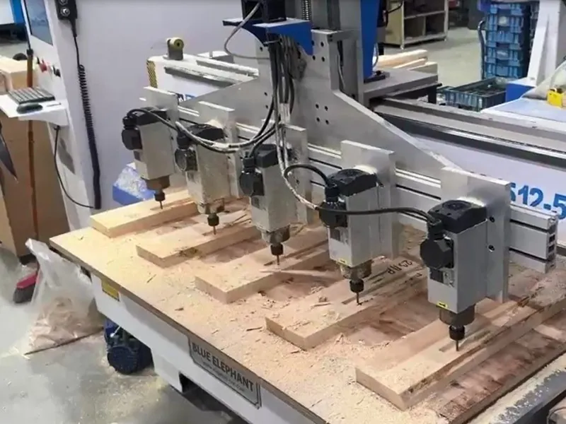 Frezare CNC — utilajul în lucru